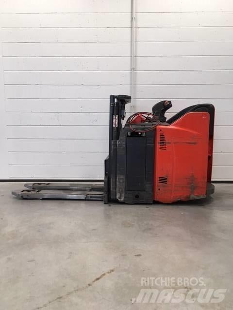 Linde D12HPSP/133 Zelfrijdende stapelaars