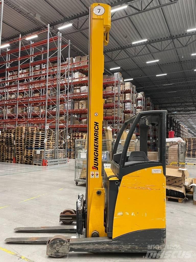 Jungheinrich ETV 216 Reachtruck voor hoog niveau
