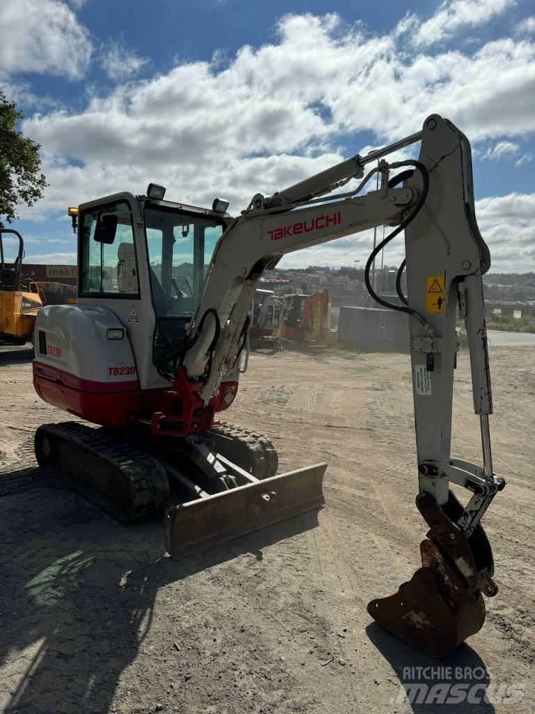 Takeuchi TB 230 Minigraafmachines < 7t