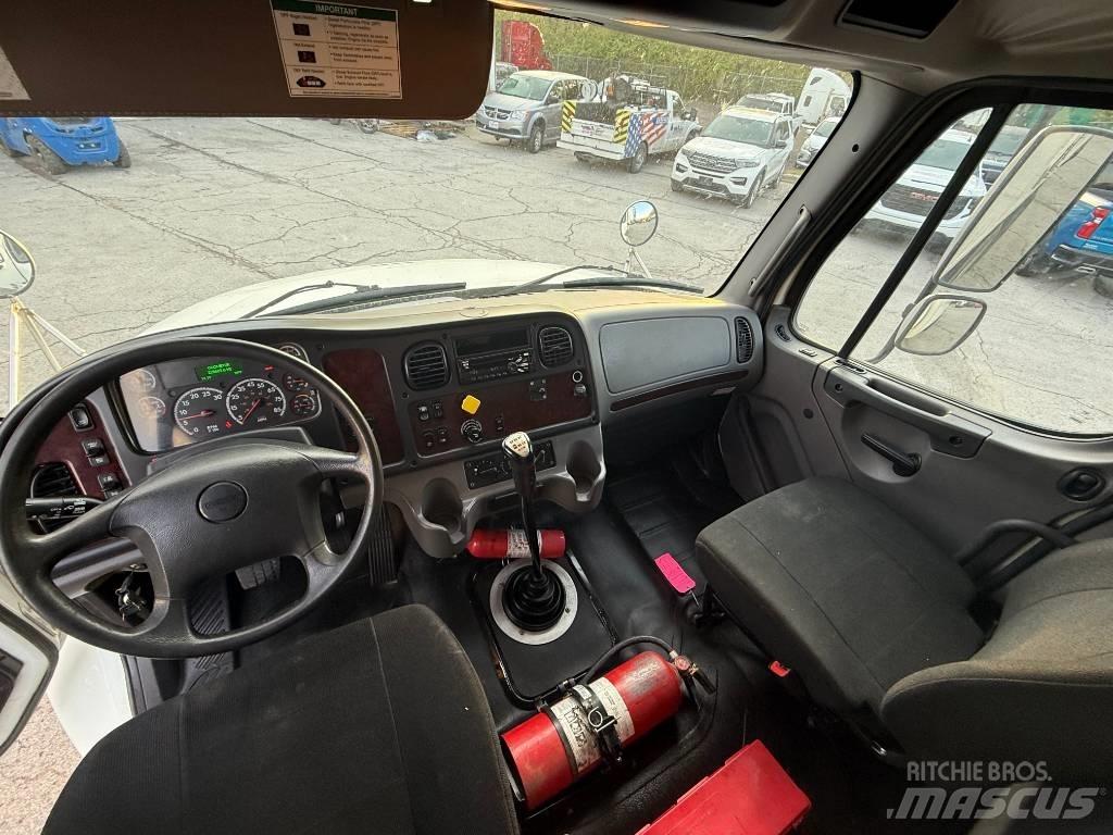 Freightliner M 106 Bakwagens met gesloten opbouw