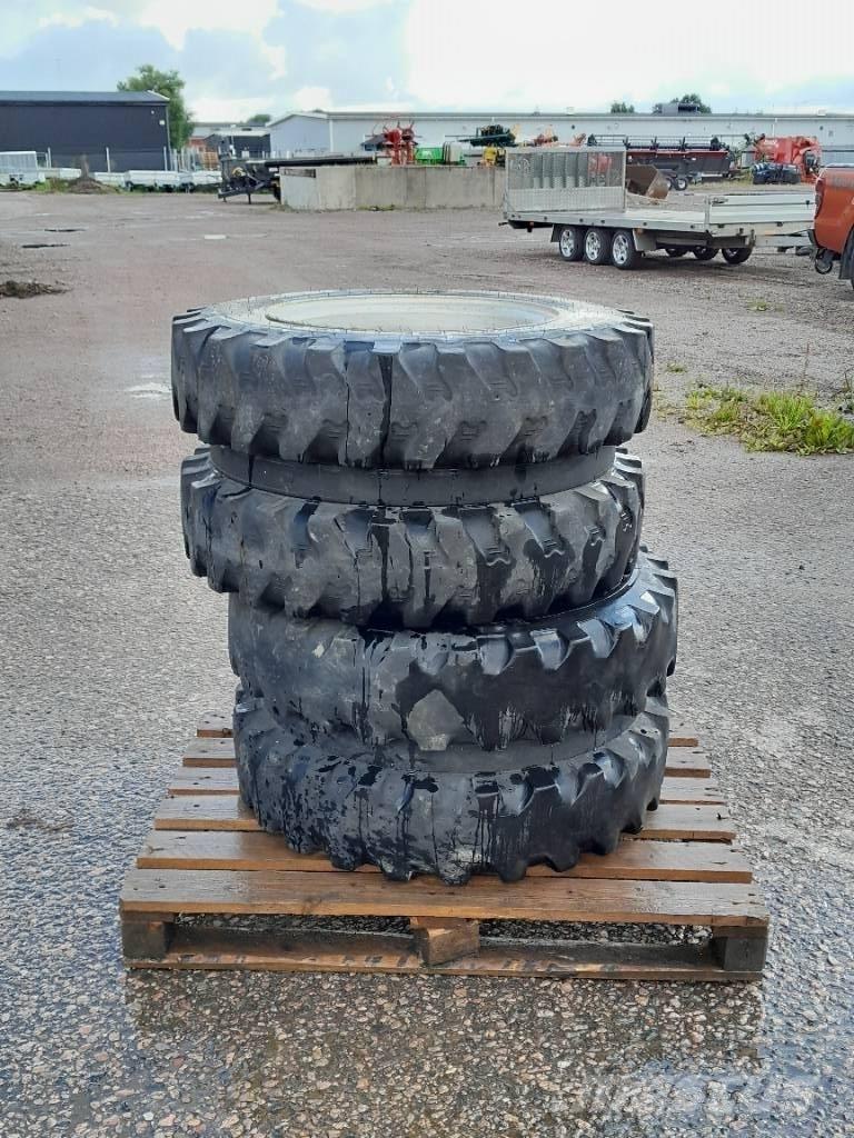 Mitas 8,25-20 Hjul Banden, wielen en velgen