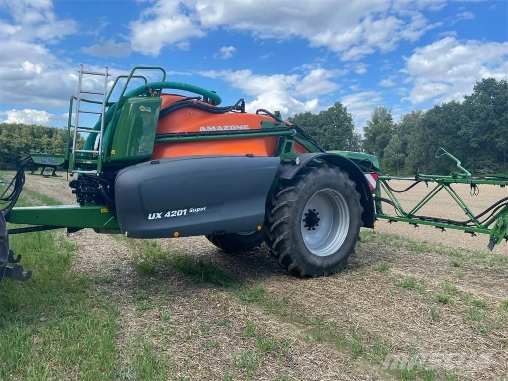 Amazone UX 4201 Getrokken spuitmachines