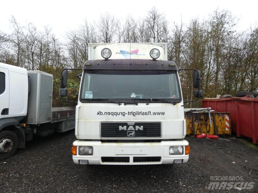 MAN 8.224 Bakwagens met gesloten opbouw