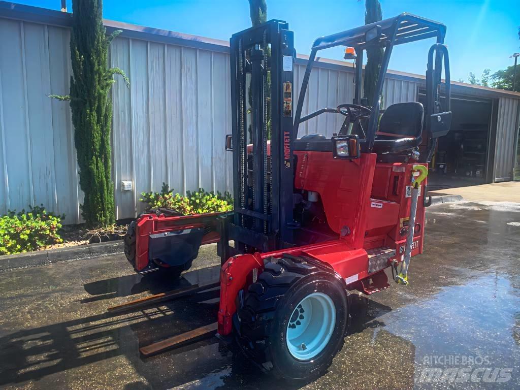 Moffett M55 Meeneemheftrucks