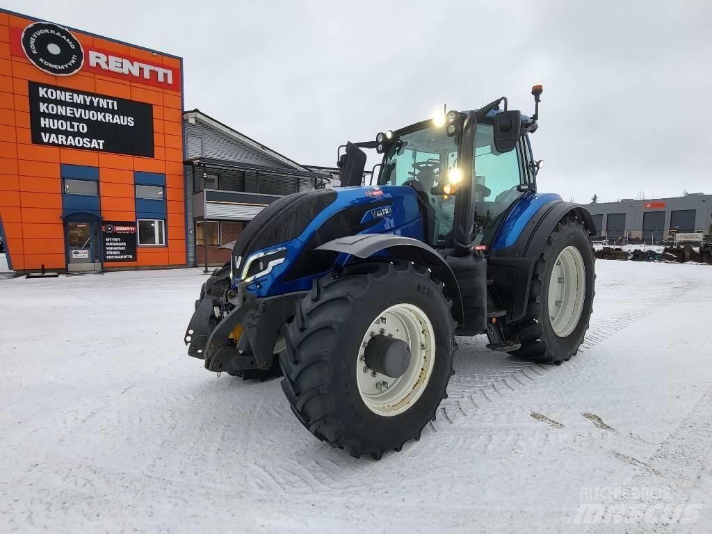 Valtra T 215 Tractoren
