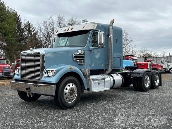 Freightliner 122SD Trekkers