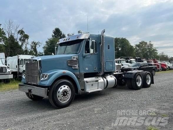 Freightliner 122SD Trekkers