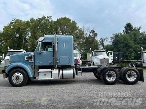 Freightliner 122SD Trekkers