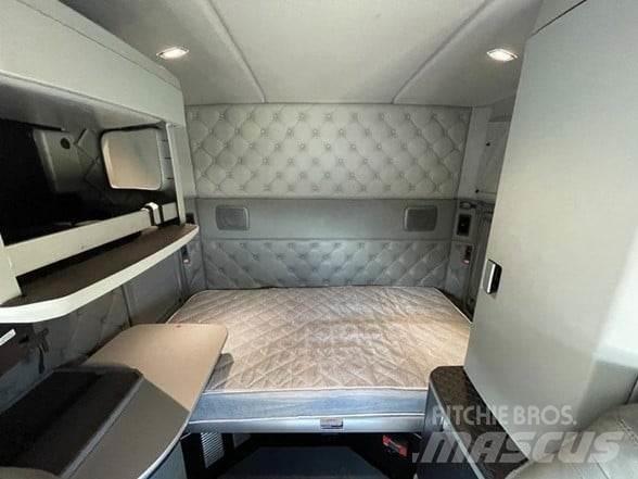 Kenworth T880 Trekkers