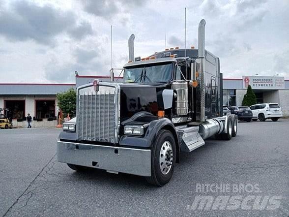 Kenworth W900L Trekkers