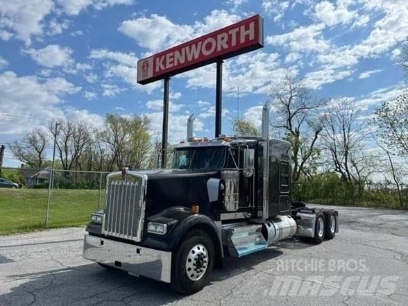 Kenworth W900L Trekkers