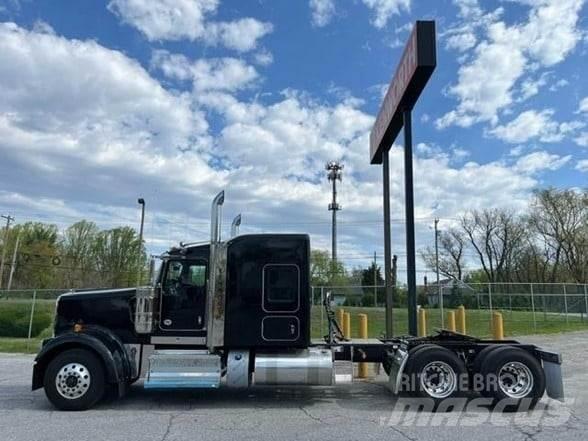 Kenworth W900L Trekkers