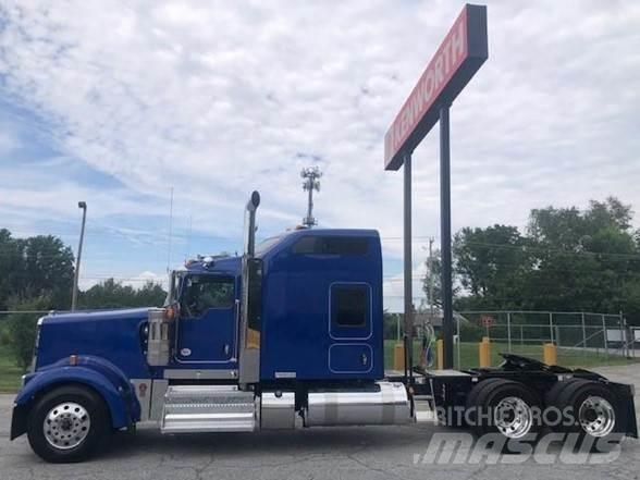 Kenworth W900L Trekkers