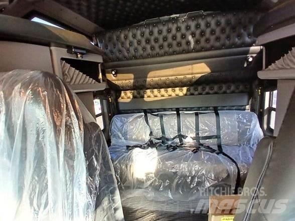 Kenworth W900L Trekkers