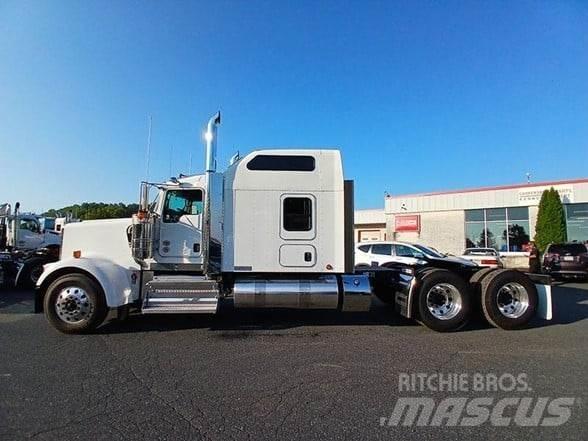 Kenworth W900L Trekkers