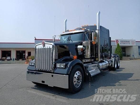 Kenworth W900L Trekkers