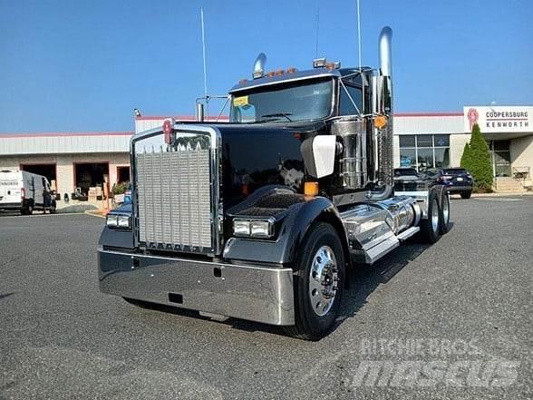 Kenworth W900L Trekkers