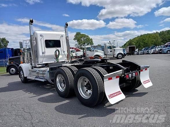 Kenworth W900L Trekkers