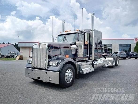 Kenworth W900L Trekkers