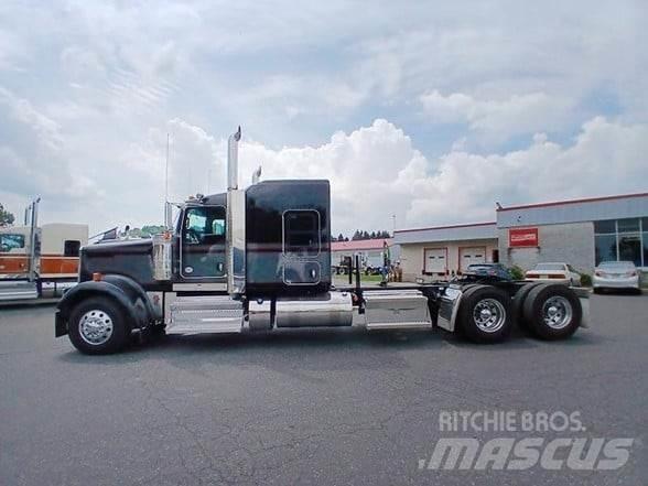 Kenworth W900L Trekkers