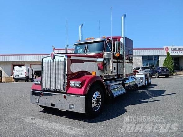 Kenworth W900L Trekkers