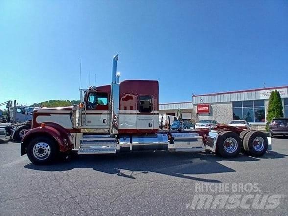 Kenworth W900L Trekkers