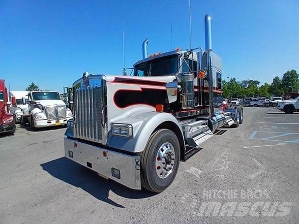 Kenworth W900L Trekkers
