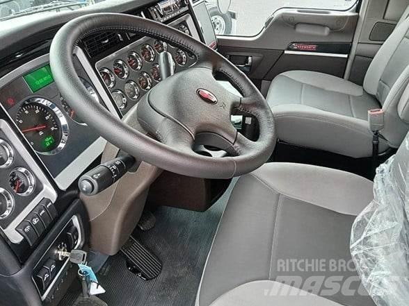 Kenworth W900L Trekkers