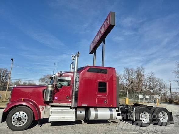 Kenworth W900L Trekkers