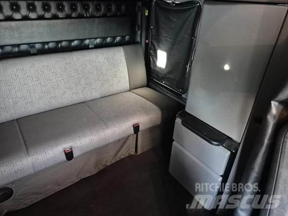 Kenworth W900L Trekkers
