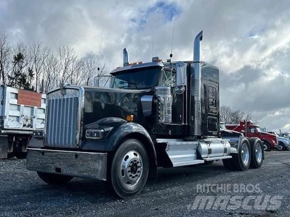 Kenworth W900L Trekkers