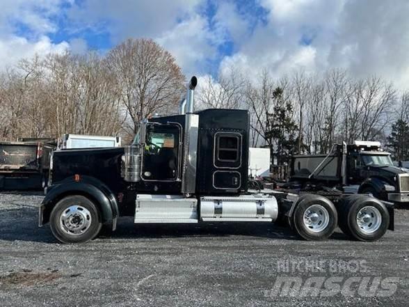 Kenworth W900L Trekkers