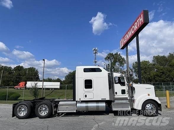 Kenworth W900L Trekkers