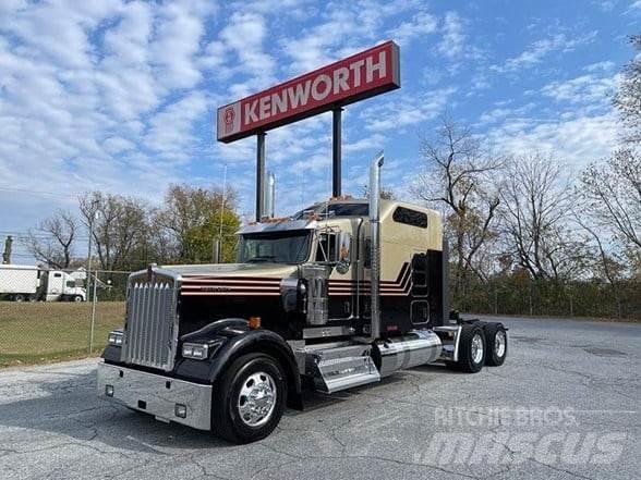 Kenworth W900L Trekkers