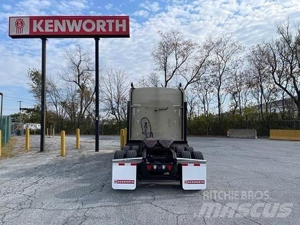 Kenworth W900L Trekkers