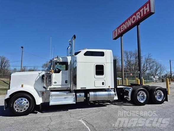 Kenworth W900L Trekkers