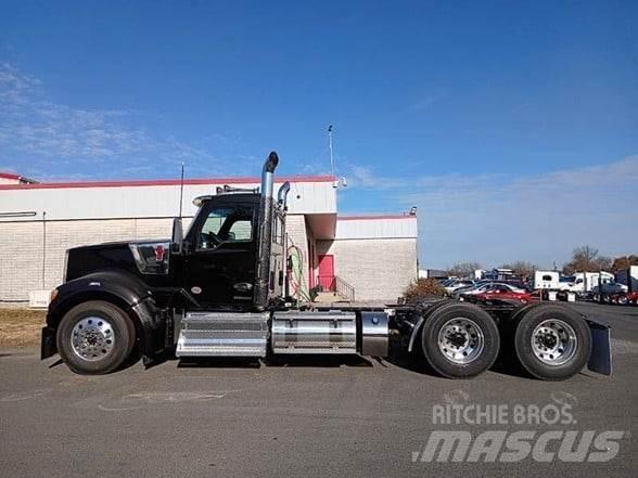 Kenworth W990 Trekkers