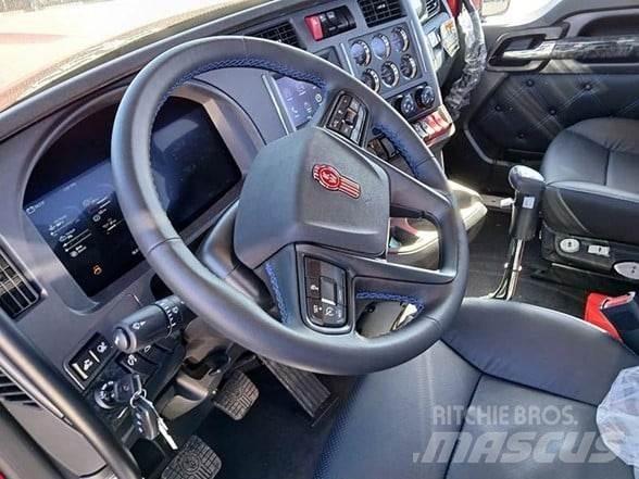 Kenworth W990 Trekkers