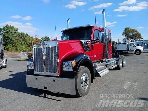 Kenworth W990 Trekkers