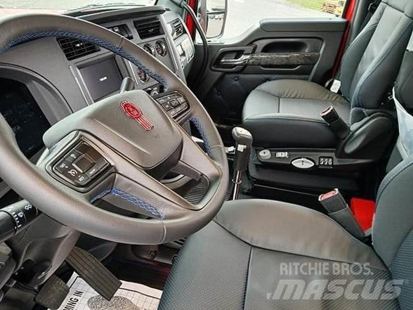 Kenworth W990 Trekkers