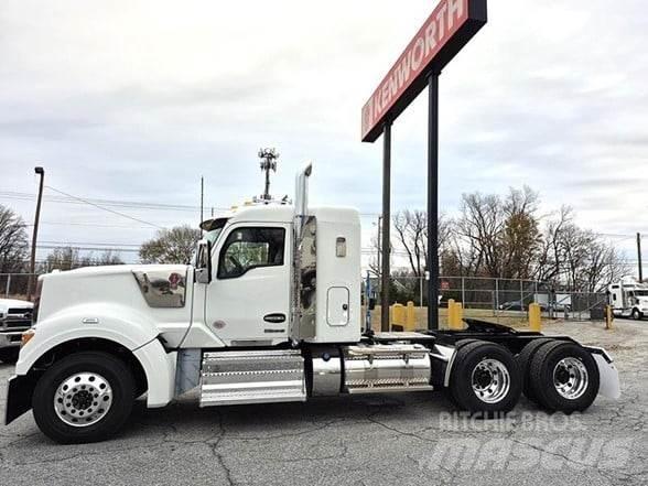 Kenworth W990 Trekkers