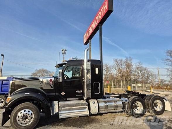 Kenworth W990 Trekkers