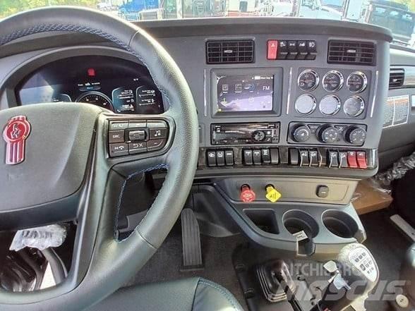 Kenworth W990 Trekkers