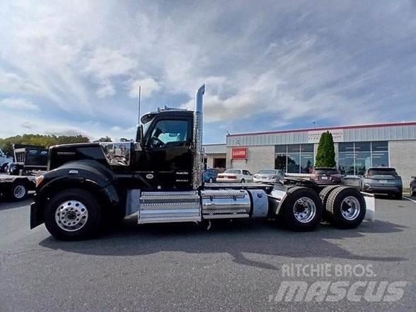 Kenworth W990 Trekkers