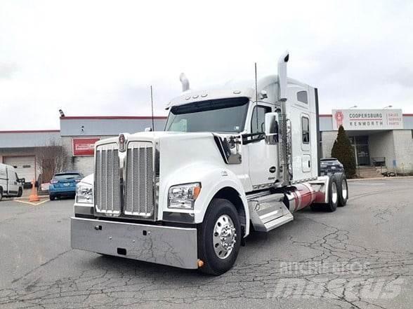 Kenworth W990 Trekkers