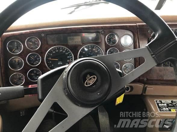 Mack CL733 Trekkers