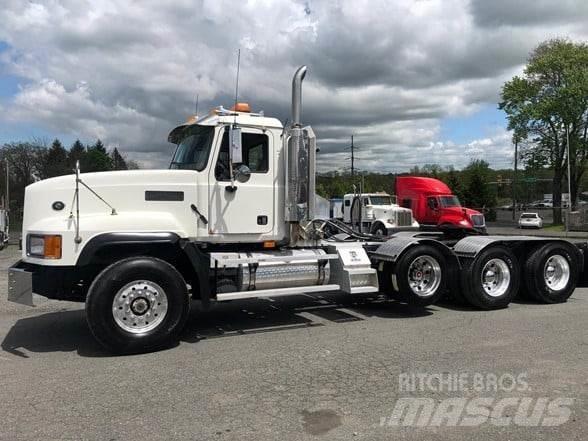Mack CL733 Trekkers