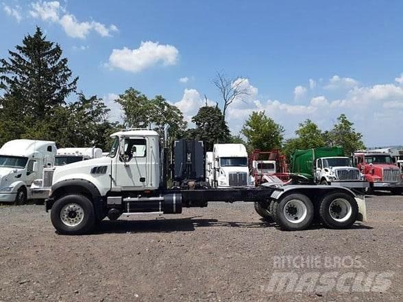 Mack GRANITE GU713 Trekkers