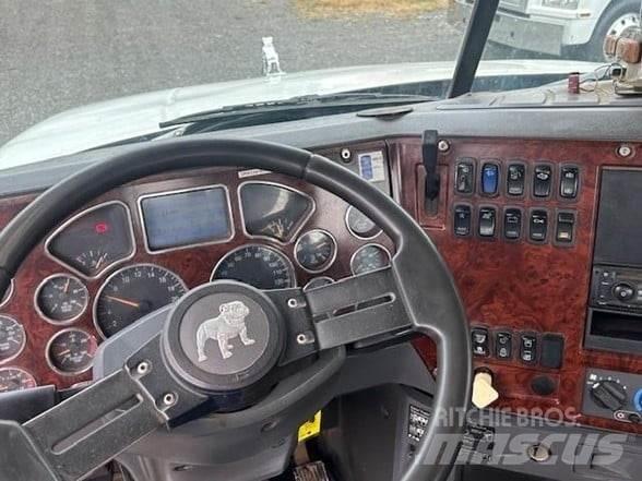 Mack GRANITE GU813 Vuilniswagens