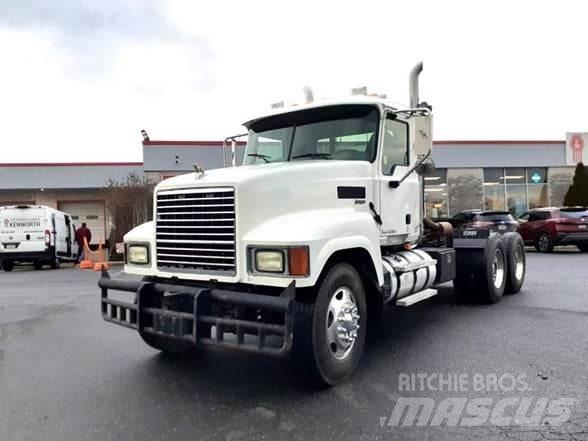 Mack PINNACLE CHU613 Trekkers